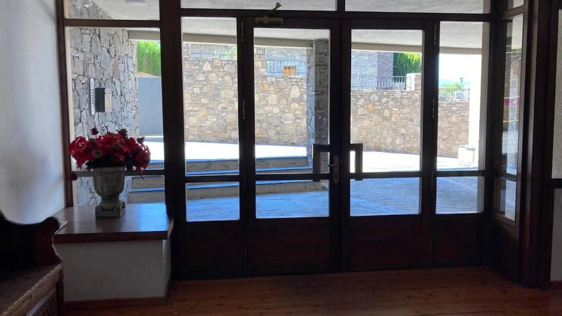Acollidora Planta Baixa A Alp Apartment
